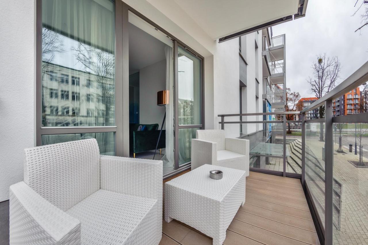 Apartamenty Sun & Snow Riverfront Гданск Екстериор снимка